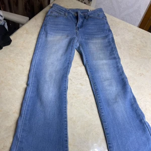 Jeans med fickor  - Som nya använda ett fåtal gånger  För små på mig