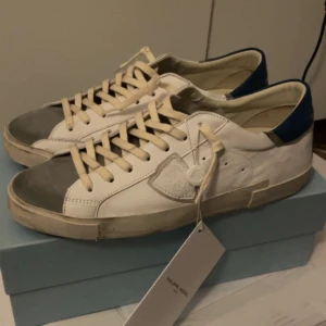 Philippe model - Säljer Philippe model prsx Storlek:42 Nyskick endast testade 2-3 ggr Endast 2500 så är dem dina  För mer information kontakta mig