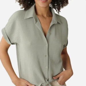 Ny blus från Deeluxe - Helt ny blus som inte passade mig, men jag inte kom mig för att skicka tillbaka i tid.