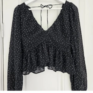 Topp - Topp som är superfin för fest & vardag 💘 mycket bra skick!