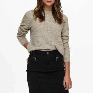 Stickad tröja  - Jätte fin beige stickad tröja 💗 använd ett par gånger. Kom privat för fler bilder