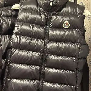 Moncler Ghany Gilet dam väst😃, skriv vid funderingar 👊 nyskick   Äkta