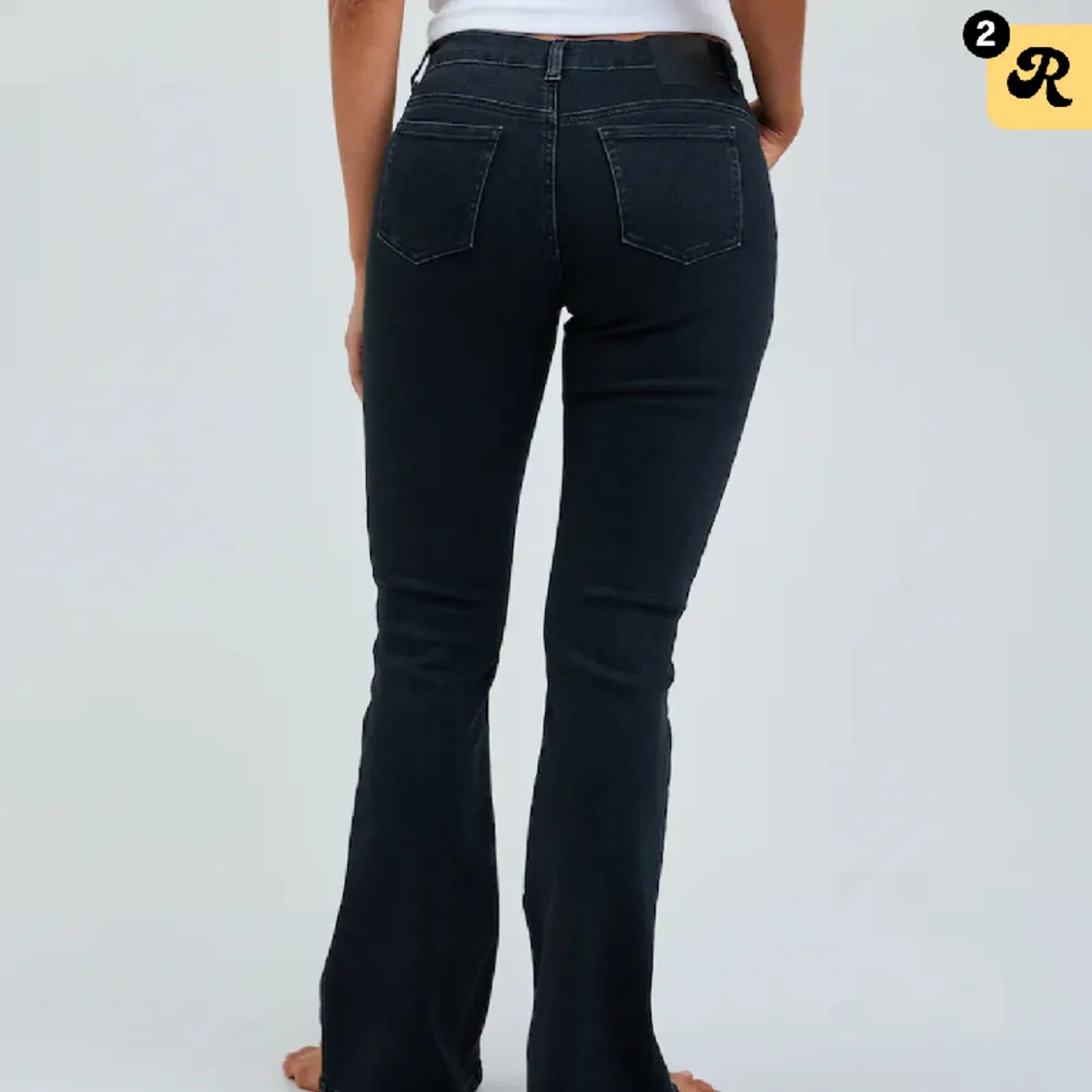 Låg midjade byxor som tyvär är för stora på mig, därav bara använda ett fåtal gånger. Jeans & Byxor.