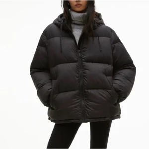 Hm jacka  - Som helt ny använd en vinter, skriv privat för egna bilder, Köpptes för 500kr