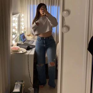 Gina tricot byxor - Gina tricot ”perfect jeans” Good Collection  Organic cotton Strl 40 Älskar dessa byxorna! Men har gått upp i vikt och byxorna är för små. Hade som mål att komma i byxorna men blev inte tiktigt så… Köpt för 500kr Pris kan diskuteras! 