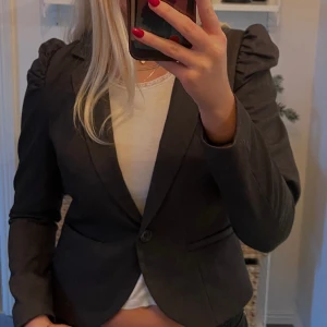 Kavaj - Stilren kavaj i storlek 38!!🖤🖤 