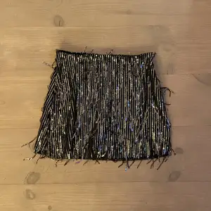 Superfin kjol perfekt till nyår, från zara.