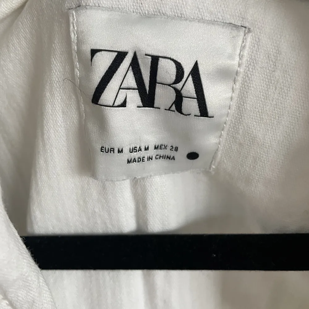 En vår-sommar jacka i stlr M från Zara!🤍. Jackor.