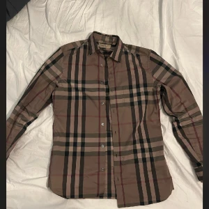 Skjorta storlek s - Nyskick 