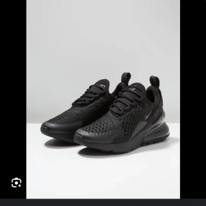 Nike 270 strl 38 - Hej! Säljer mina Nike 270 då de ej kommer till användning nå mer, skriv privat för flera bilder 
