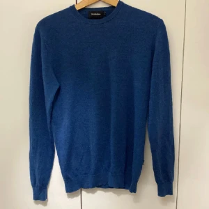 Merinoull tröja - Tröja från Mantinique i 100% merinoull och storlek S. Tröjan har inga som helst defekter eller skador, så skicket är väldigt. Bara att skriva vid funderingar.