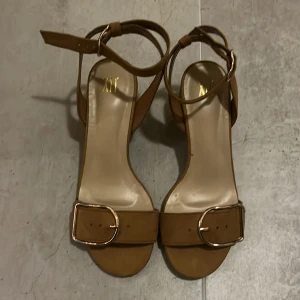 Bruna klackar - 😍Älskar men passar inte:/