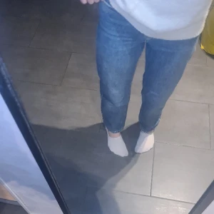 Blåa stright jeans - Säljer mina favorit jeans då de blivit försmå, storlek 152-158