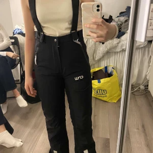 CRW termobyxer   - Varma och sköna termobyxer till stallet. Aldrig använda och helskodda💕 