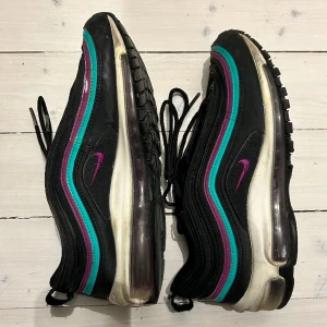 Nike Air Max 97 - Köpta för några år sen. Använda och defekter förekomer. Nypris 2199kr. 