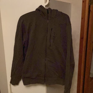 Sail racing tröja - Säljer min sail racing tröja som är i fint skick Storlek L