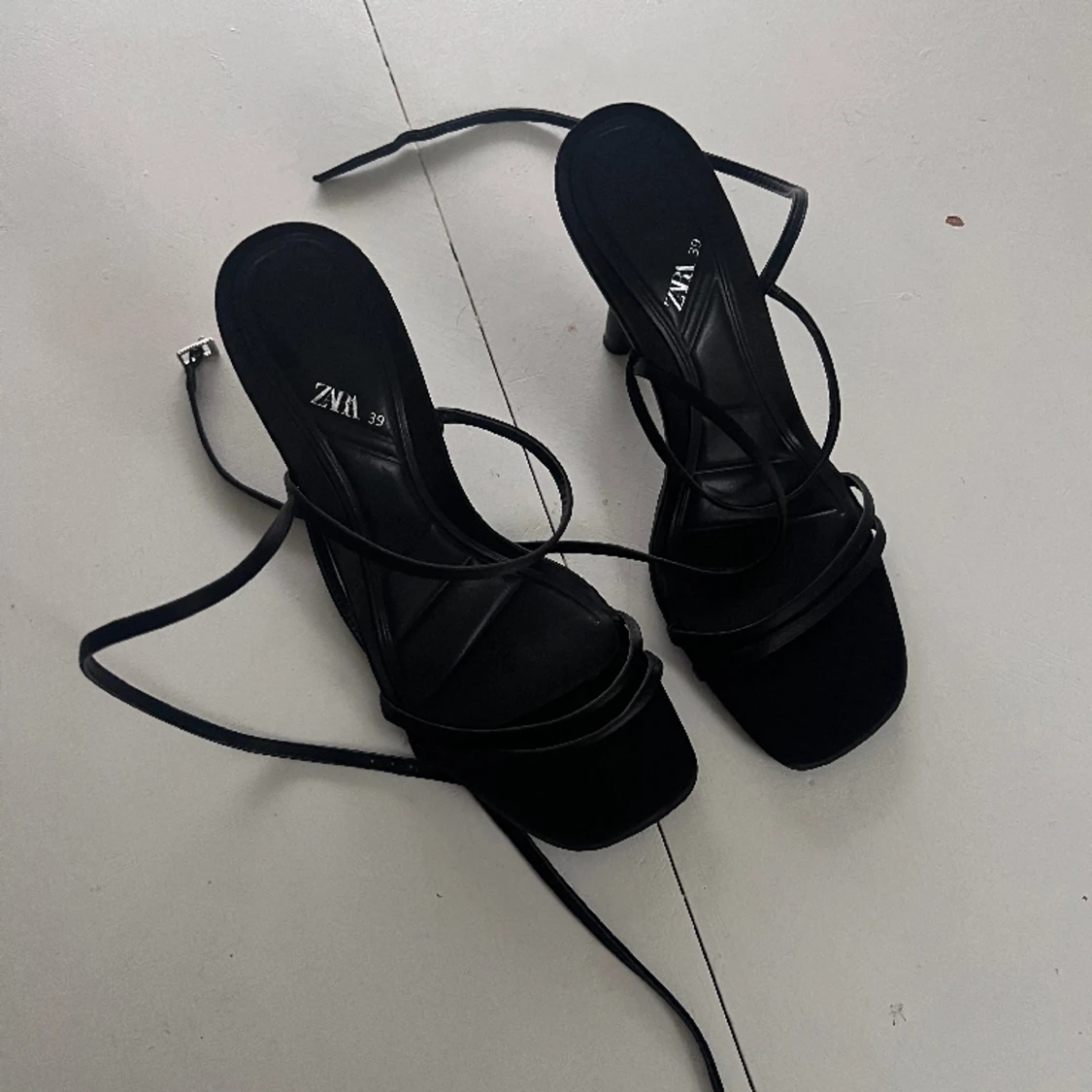 Klackar Zara, med knytband - 90