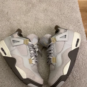 Jordan 4 Crafts - Säljer mina Jordan 4 crafts som såklart är äkta, jag har kvitto. Använda lite med lite crease men annars i perfekt kvalitet. Skriv om ni vill ha fler bilder eller om några frågor
