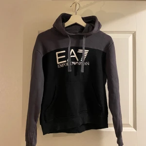 Ea7 hoodie  - Fint skick 