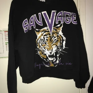 Tröja - Tröja från weakday/ Enkel med snygg tryck.