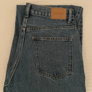 Weekday Rail Mid Straight Jeans - Weekday Jeans Skick: 9/10 Pris: 150 Längd: 30 Midja: 29 Modell: Rail Mid Straight Jeans