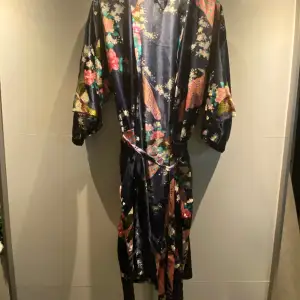 Nästan helt ny kimono Onesize  