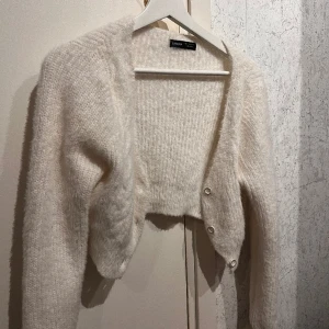 Vit kofta - En vit kofta stl xs/s