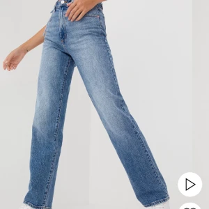 A brand jeans - Jag säljer mina A brand jeans då jag inte använder dem längre. Dem är i jättefint skick och är precis som nya. Storleken är W25 o jag skulle säga att det är ungefär som stoleken S. Ordinarie pris är 799kr.