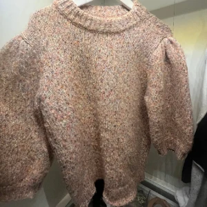 Stickad tröja - Från vero Moda märke saint tropez strl M💕