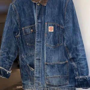 Carhartt jacka - Carhartt jacka ja köpte för 3200, säljer för mindre och inte användt så mycket.