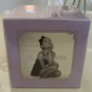 Ari by Ariana Grande perfym.  Den är helt ny & oöppnad i hela paketet. 