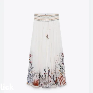 Långkjol  - En långkjol från Zara. Endast använd en gång!