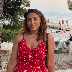 Sommarklänning  - En väldigt snygg sommarklänning som är även otroligt skön  Normal i storleken  Använd endast en gång