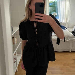 Knyt topp - Säljer denna superfina knyttopp då jag fick hem den i två exemplar 🫶🏼 