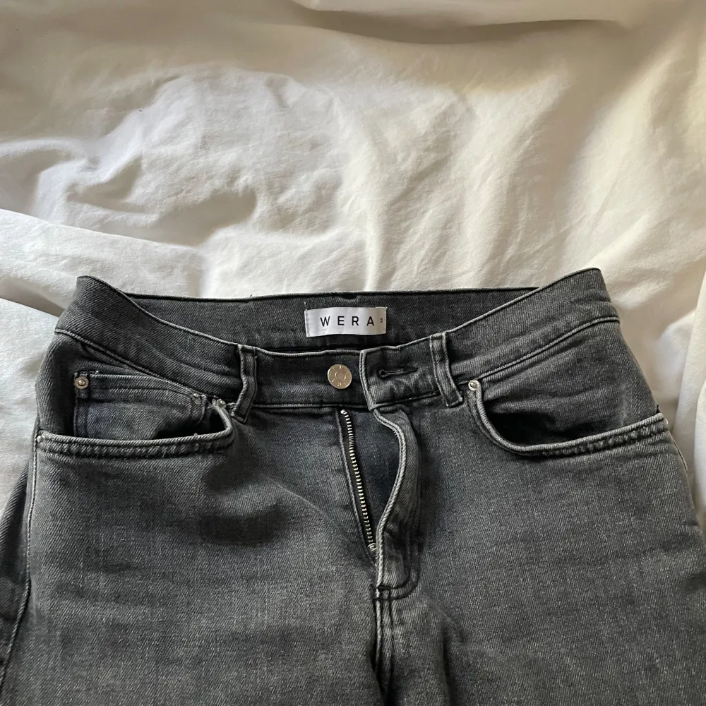 Lågmidjade som är raka längs vägen ner ❤️. Jeans & Byxor.