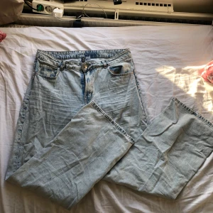 Vida jeans - Vida jeans med medelhög midja. 