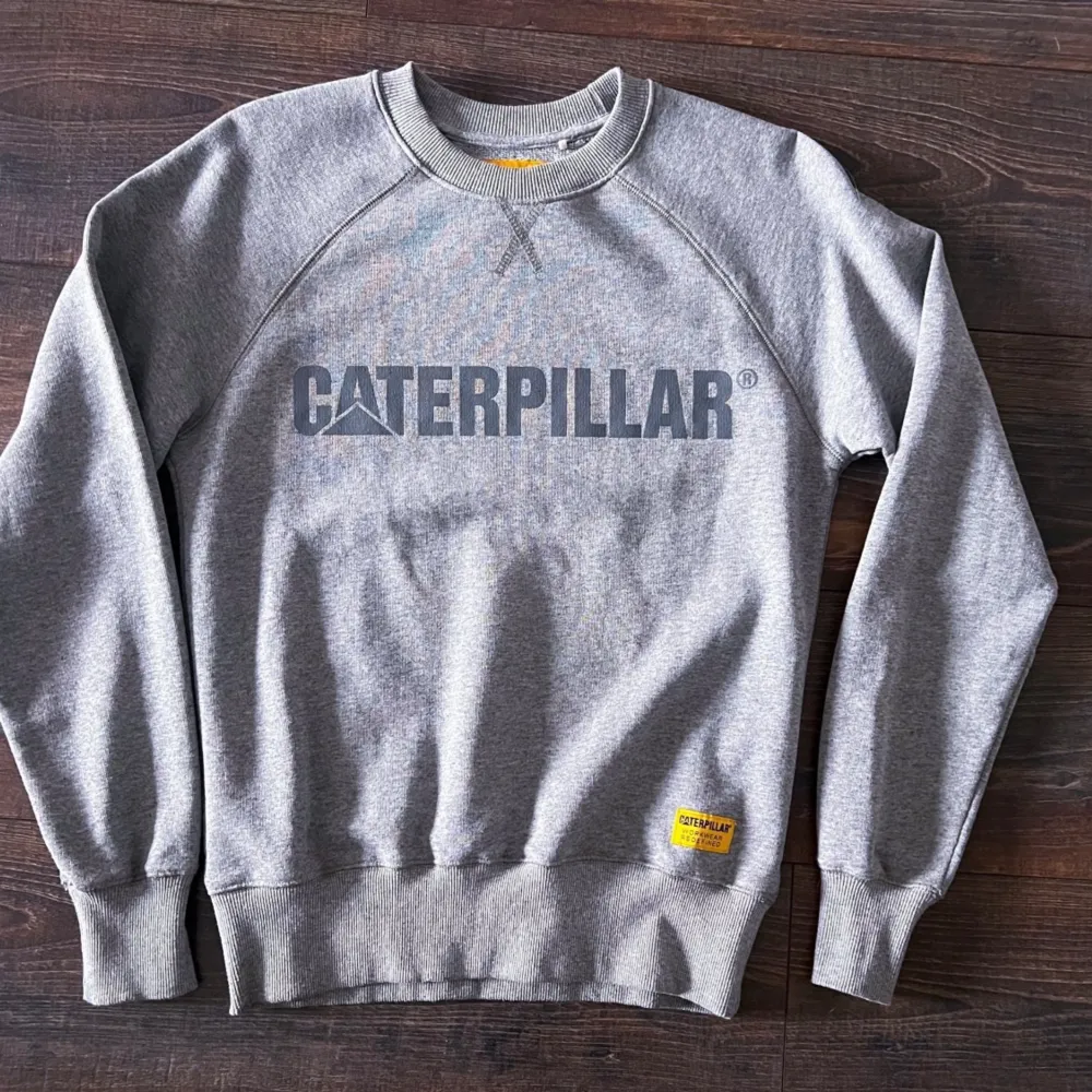 Sjukt snygg Caterpillar tröja i toppskick!:) Märkt med Herr XS . Tröjor & Koftor.