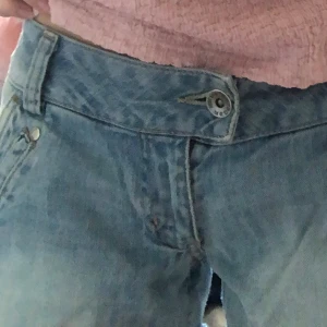 Reserverade  - De hör shortsen går inte att köpa. Är bara uppe så de kan säljas till en personen som ska köpa dem