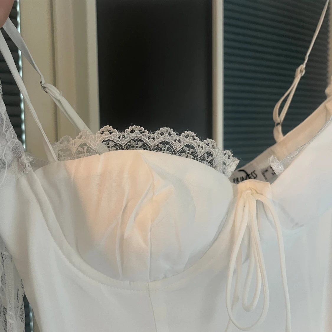 Fin vit klänning, lappen kvar - 90