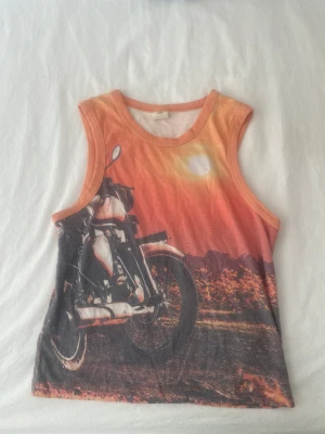 Linne  - Linne från urban oufiters köpt i Köpenhamn. Bra skick, använd högst 2 ggr. Storlek M