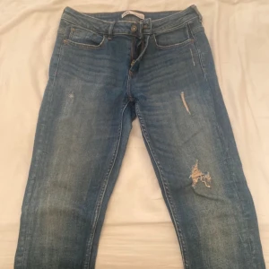Jeans  - Använda nån gång!  Mycket bra skick!  Nypris 499;-