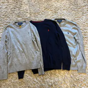 Säljer nu dessa 3 polo Ralph Lauren tröjor i barn storlek. Dem är i ett bra skick men den hel gråa har små lagningar men det är inget som syns.