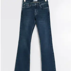 Lågmidjade jeans från Gina Tricot, köpt för 499kr, använt en gång eftersom den är för stor för mig. Pris kan diskuteras ❣️