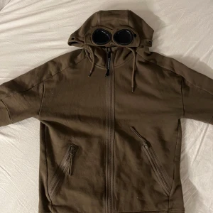 C.P company hoodie - Säljer min C.P company hoodie storlek M Hör av er om ni har några funderingar!