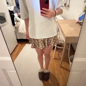 Prickig kjol - Jätte söt prickig kjol från zara i grön/brun rosa 