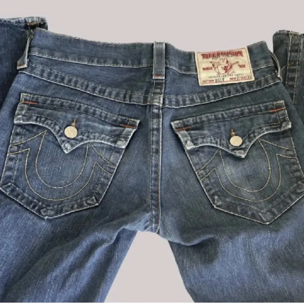 Fina true religion jeans i super skick, lite slitna längst ner.. Jeans & Byxor.