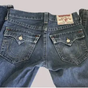 Fina true religion jeans i super skick, lite slitna längst ner.