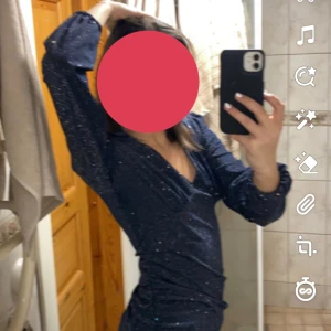 Glittrig klänning  - Så snygg klänning och perfekt till nyår, jul, konsert eller vad som helst!!