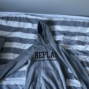 Replay hoodie - säljer denna feta hoodien från replay! softgrish laidback storlek M