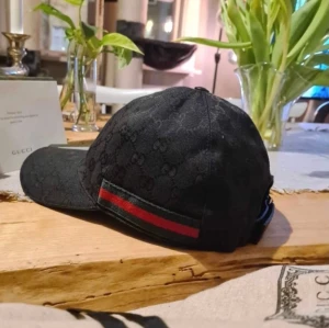 Gucci Keps Svart - Svart Gucci Keps som säljs eftersom den inte längre används. DM för mer bilder!